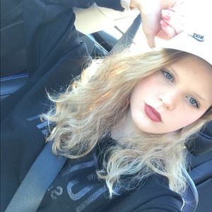 Meet your Posher, Alexis